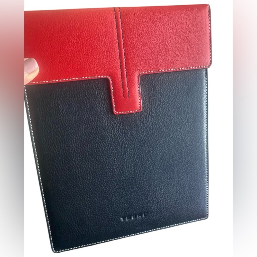 TESKI Men’s Genuine Leather Case | Sleeve.
New Slim Sleek Stylish